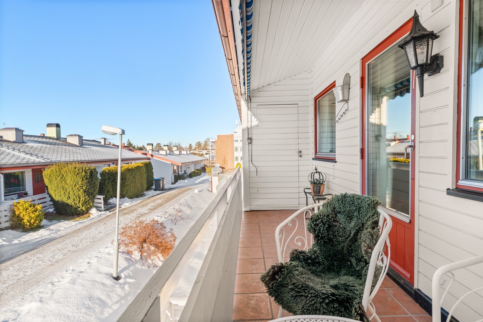 Det er er utvendig bod på ca 2 m2 med labankdør på balkongen. Galleribilde