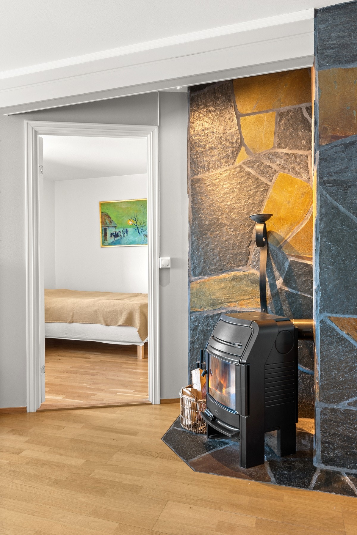 Boligen har to gode soverom, begge med plass til seng og tilhørende møblement Galleribilde