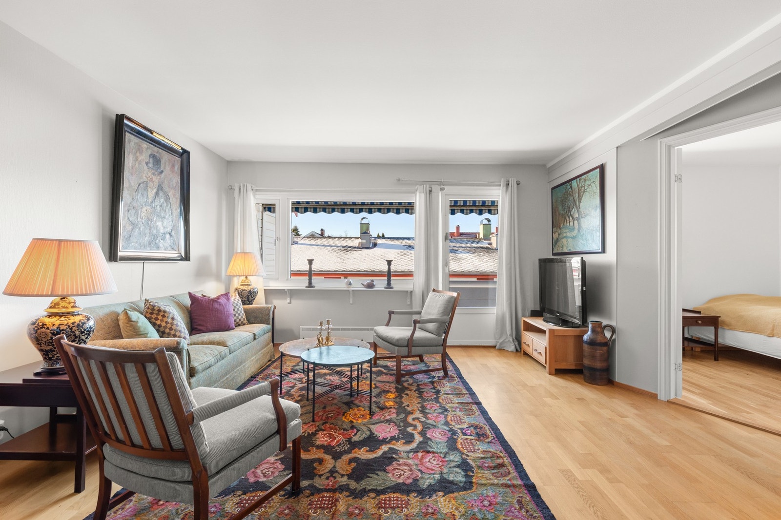 Fra stuen er det utgang til vestvendt balkong med gode solforhold Galleribilde