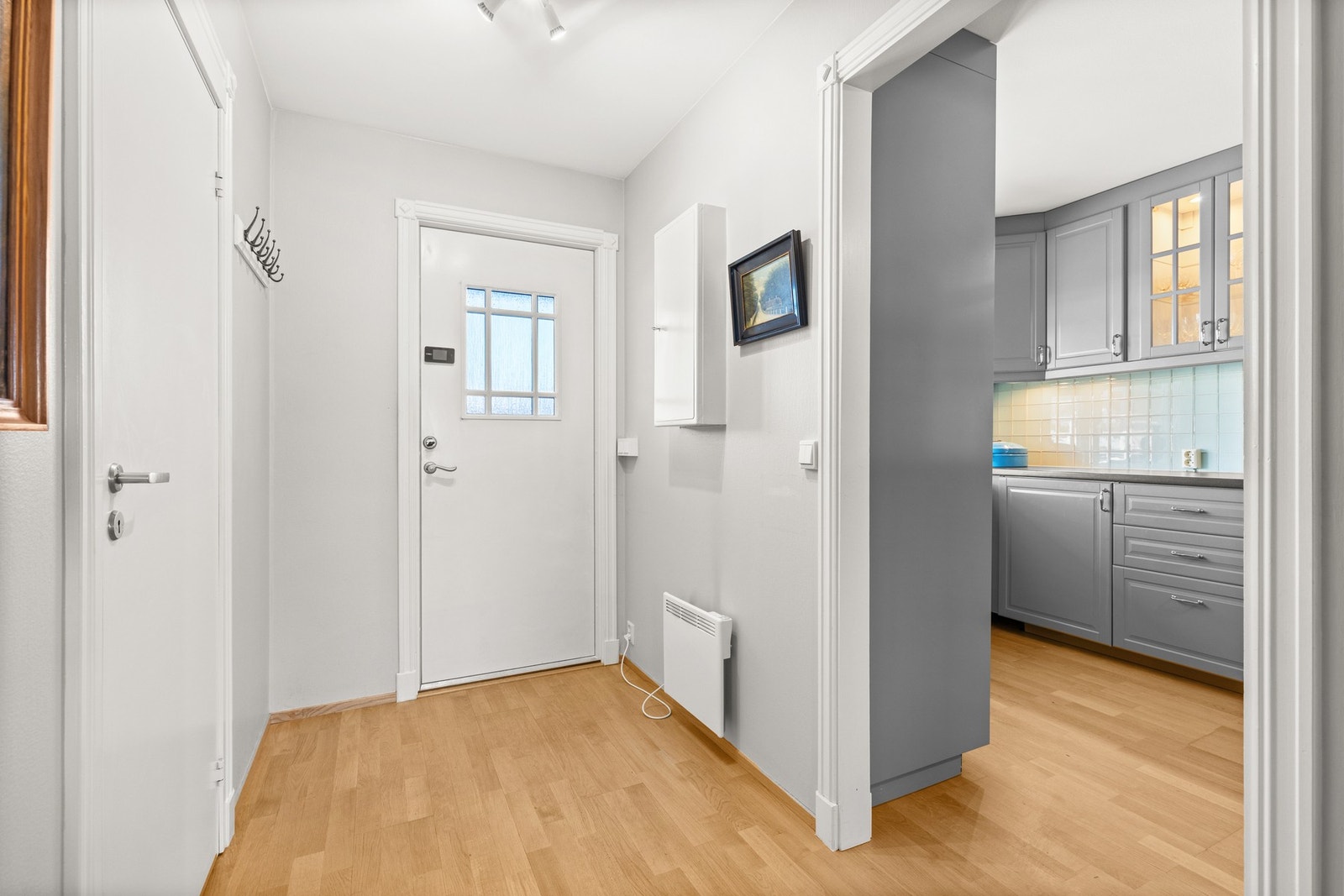 Praktisk entré med adkomst til alle rom Galleribilde