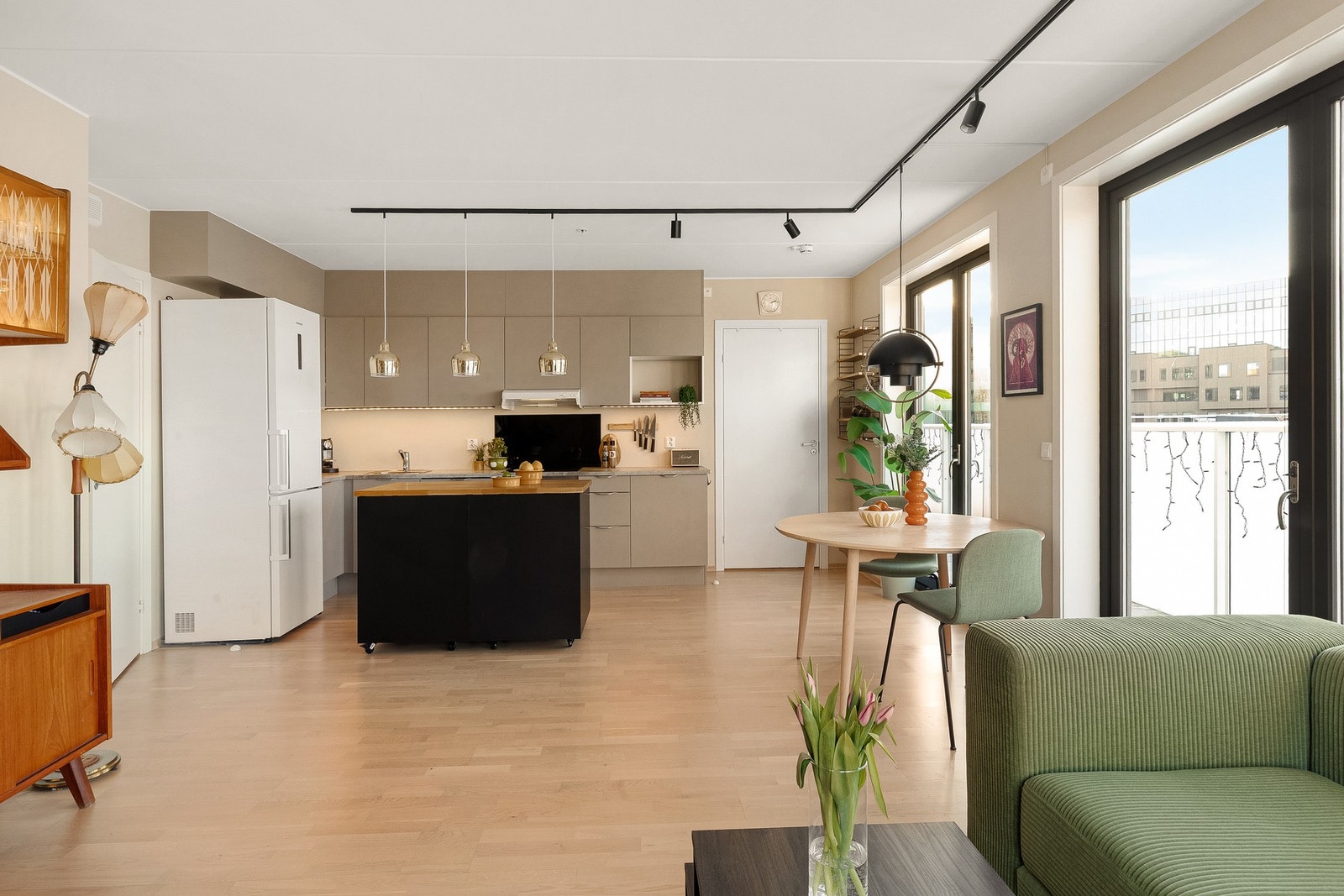 Stilrent kjøkken fra kvalitetsleverandøren HTH. Galleribilde