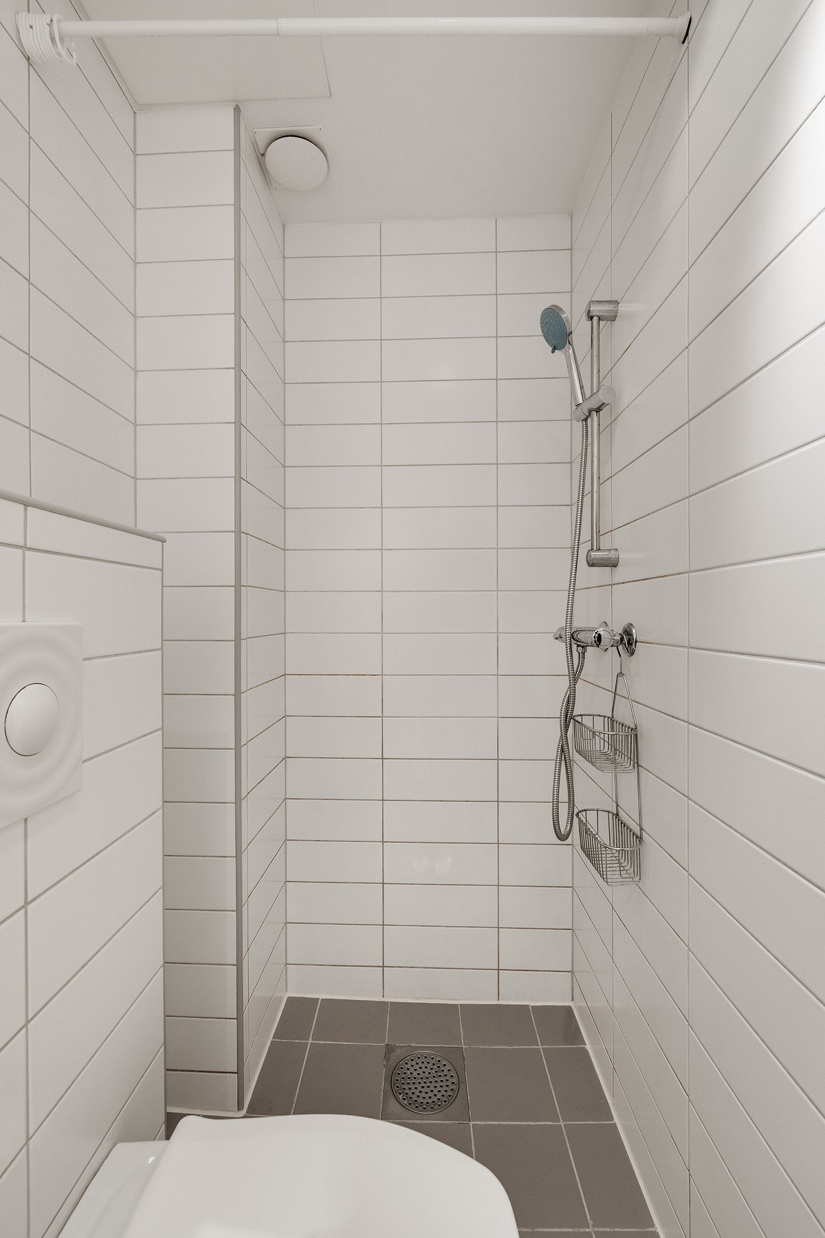 Badet er fra 2007 og har opplegg for vaskemaskin Galleribilde