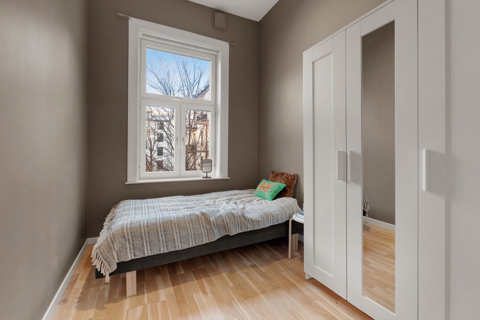 Soverom 2, med garderobeskap Galleribilde