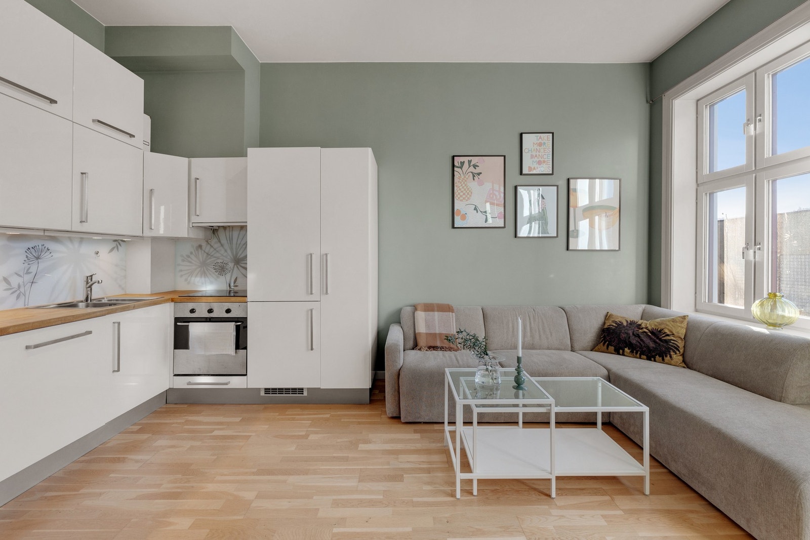 Stue/kjøkken Galleribilde