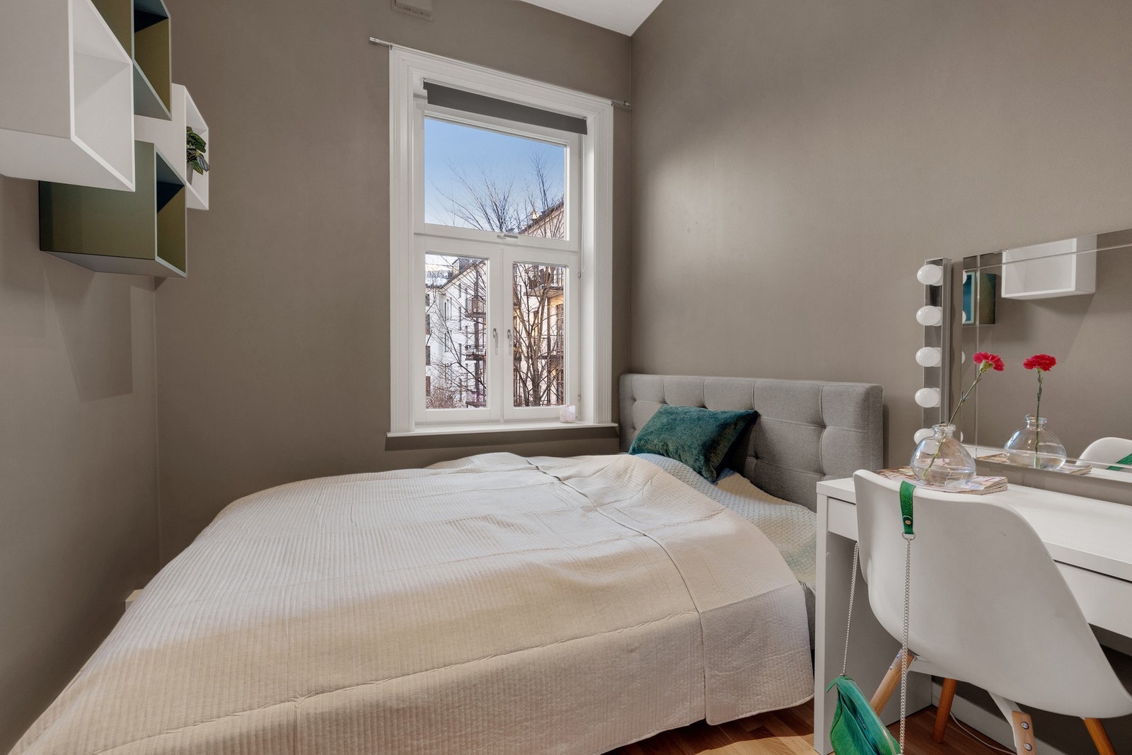 Soverom 1, med garderobeskap Galleribilde