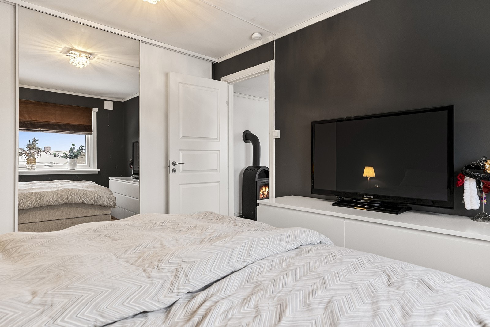 Plass til garderobe på soverom. Galleribilde