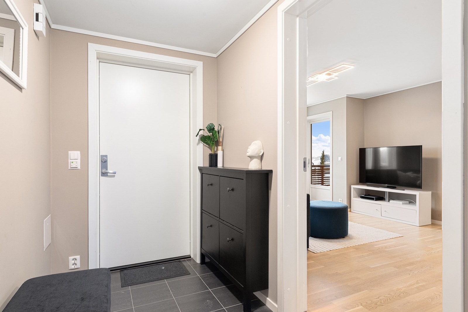 Flislagt entré/gang Galleribilde