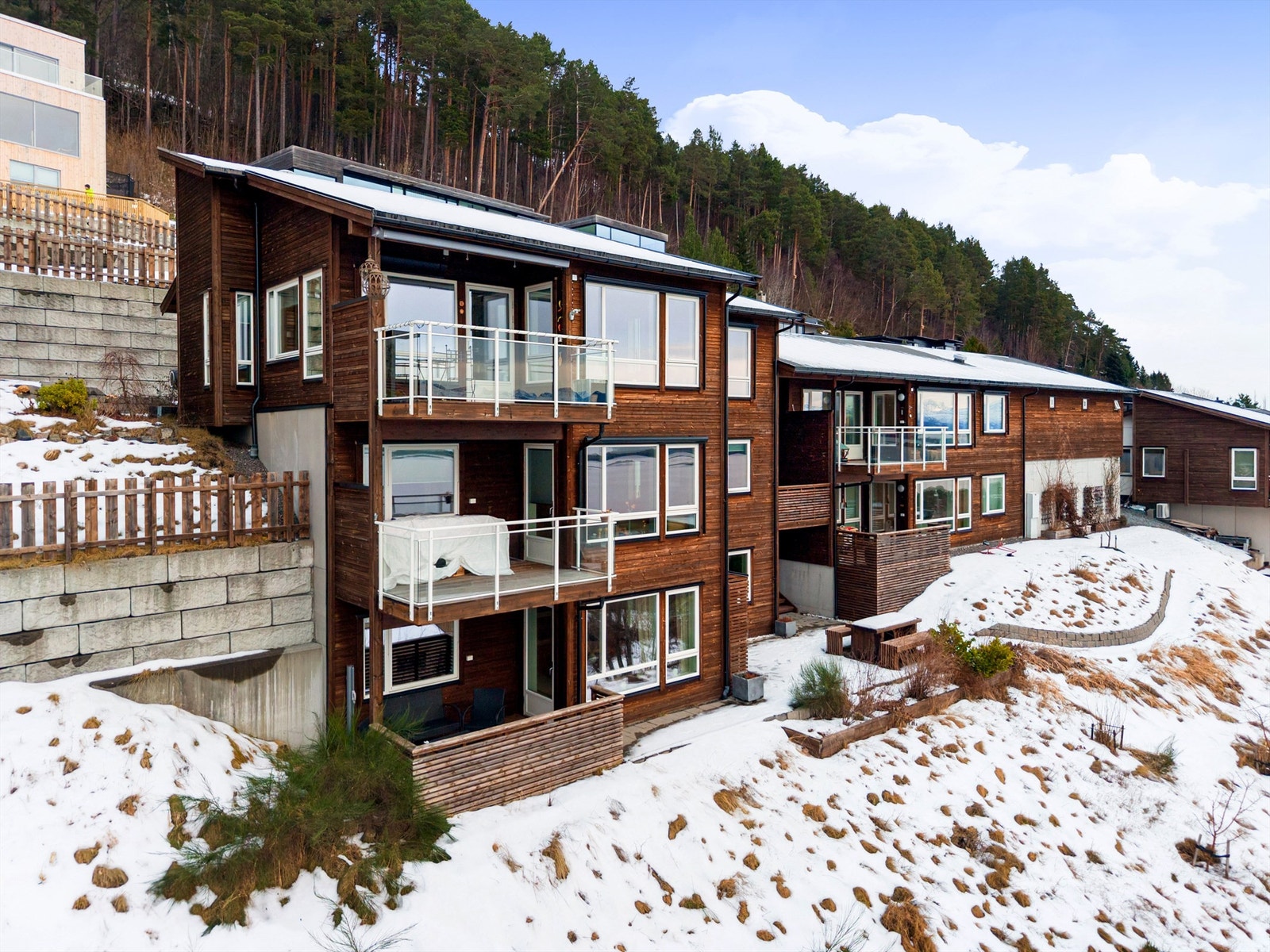 Leiligheten er beliggende i underetasje mot vest, i midtre bygning Galleribilde