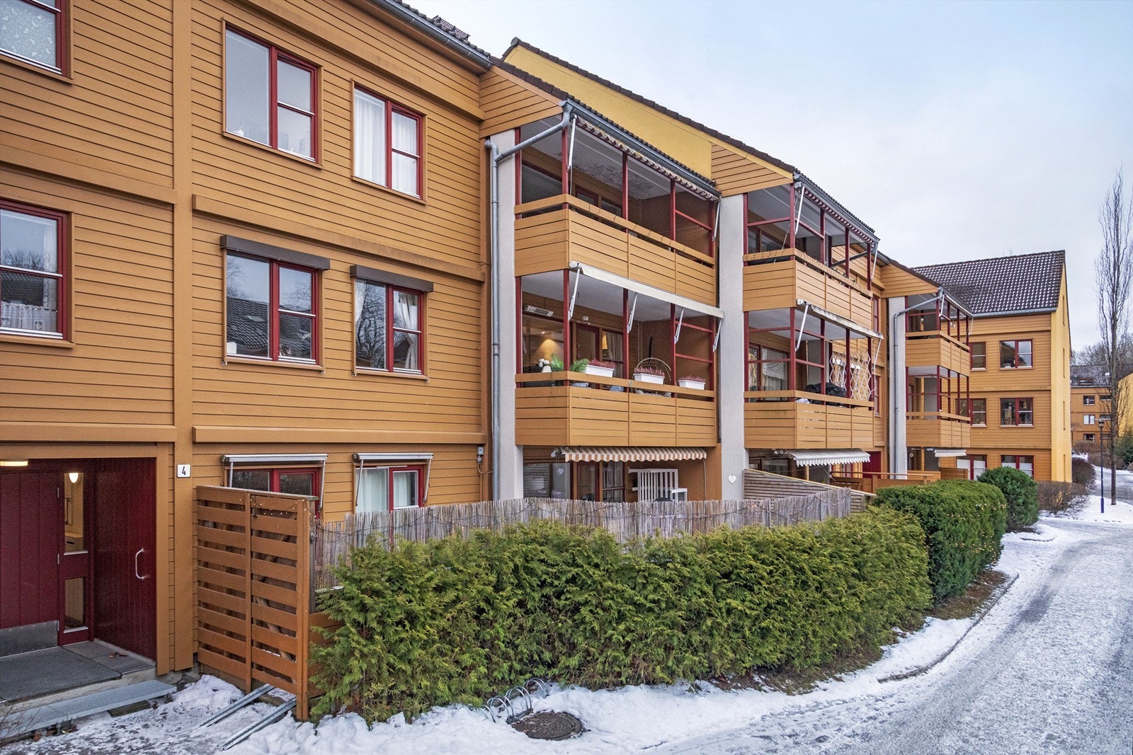 Leiligheten har en god intern beliggenhet i byggets 2. etasje, balkongsiden vender mot vest Galleribilde