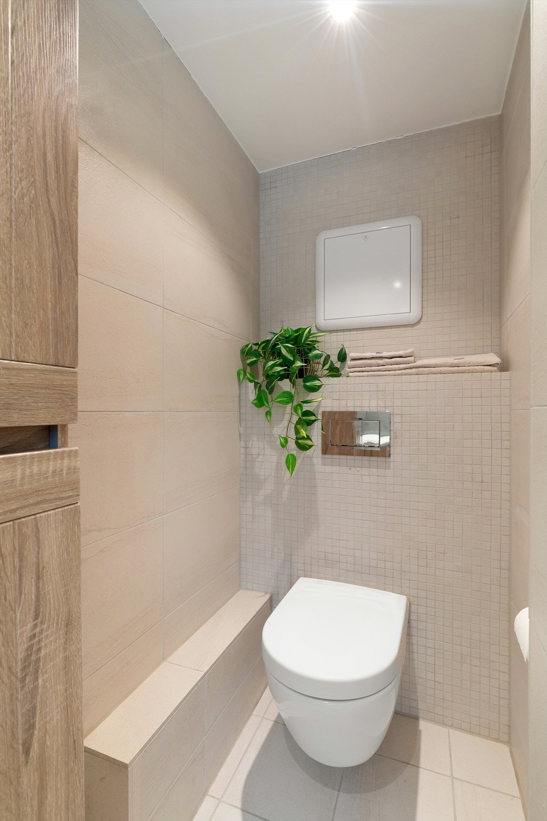 Tidligere var badet to separate rom (bad+toalett), rommene ble slått sammen ved oppussing for å skape et romslig og funksjonelt familiebad Galleribilde