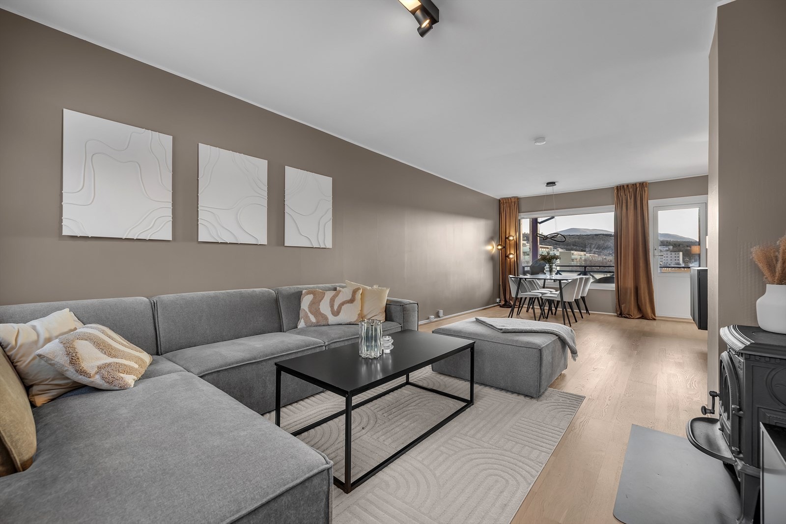 Velkommen til Duevegen 55 presentert av Hjem Eiendomsmegling! Galleribilde