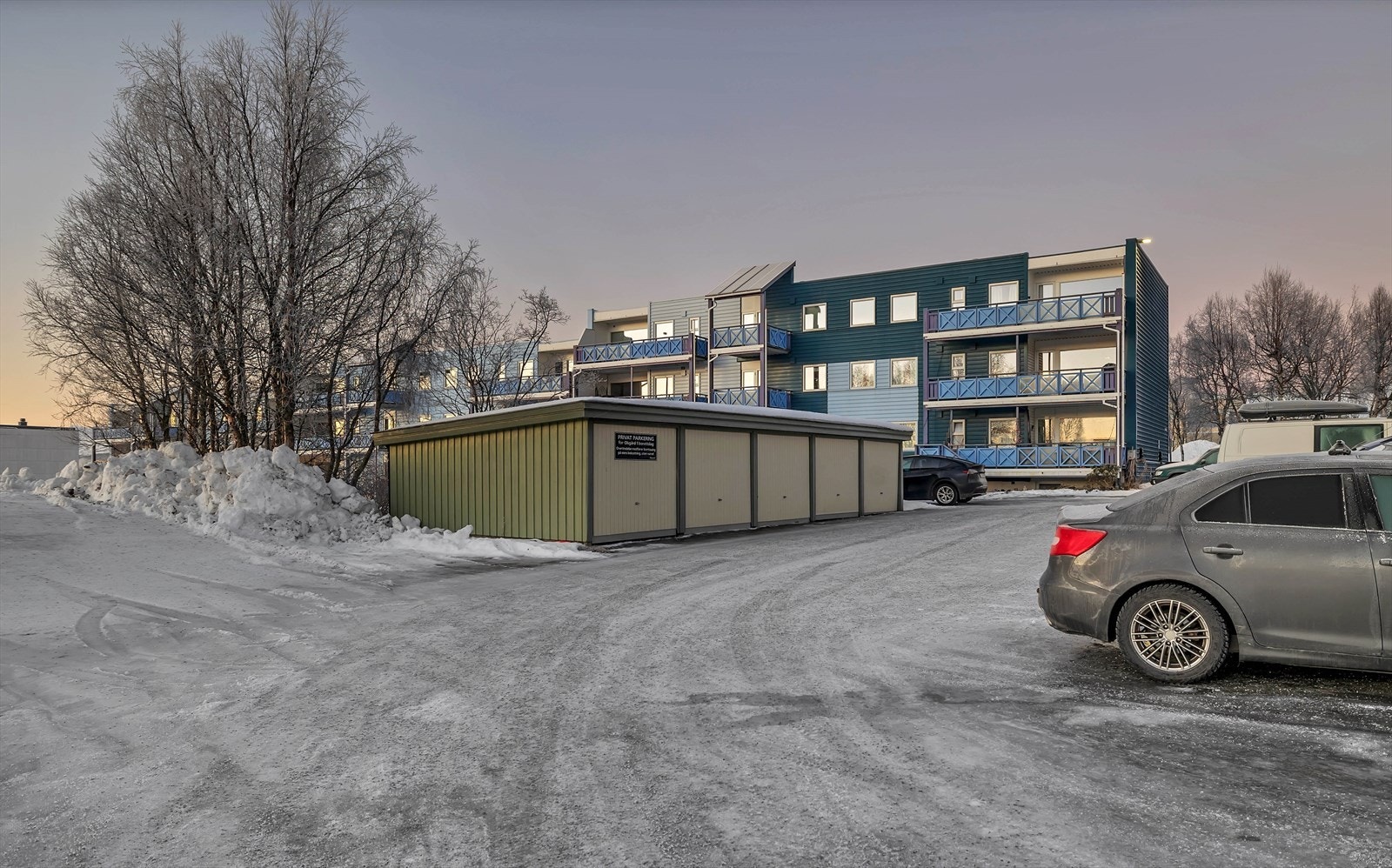 Parkering i garasje Galleribilde