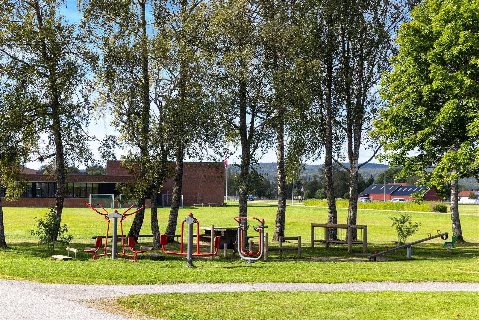 Tuftepark og fine turmuligheter i sentrum av Nannestad ved Nannestad ungdomsskole. Galleribilde