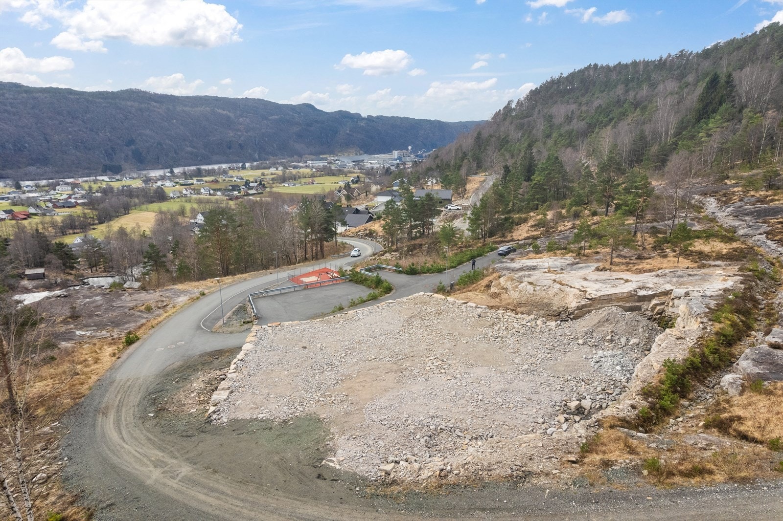 Alt av rør og strøm ligger klart. Galleribilde