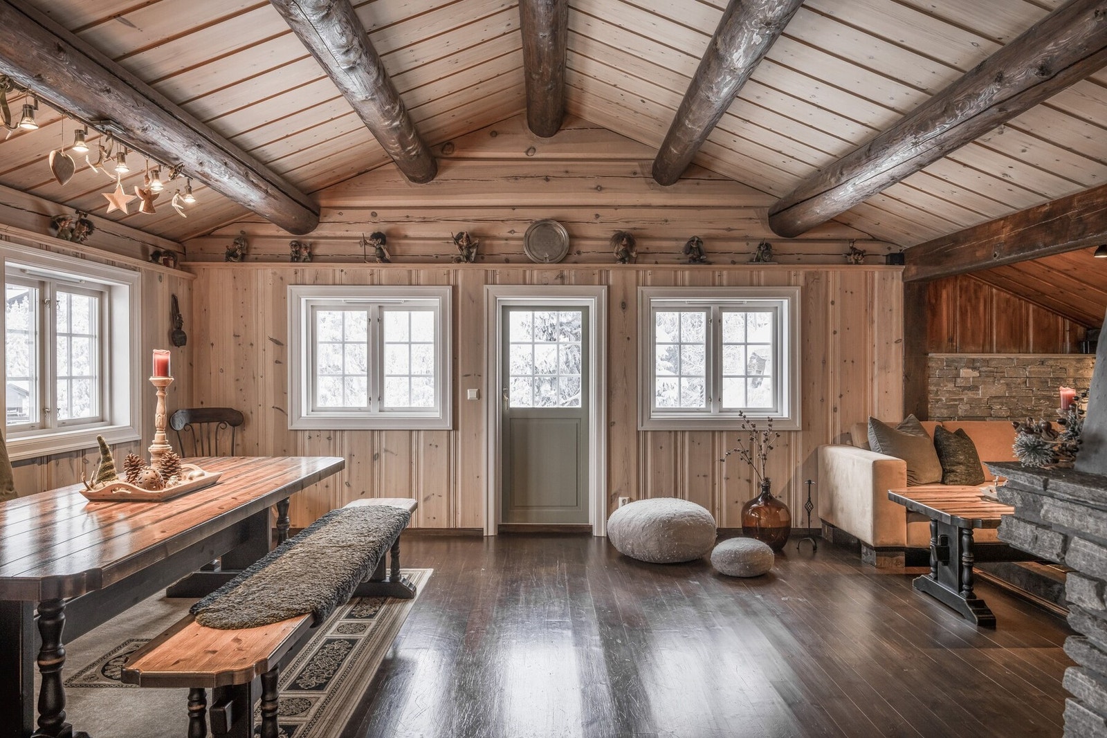 Hytta oppleves som lys og luftig. Galleribilde