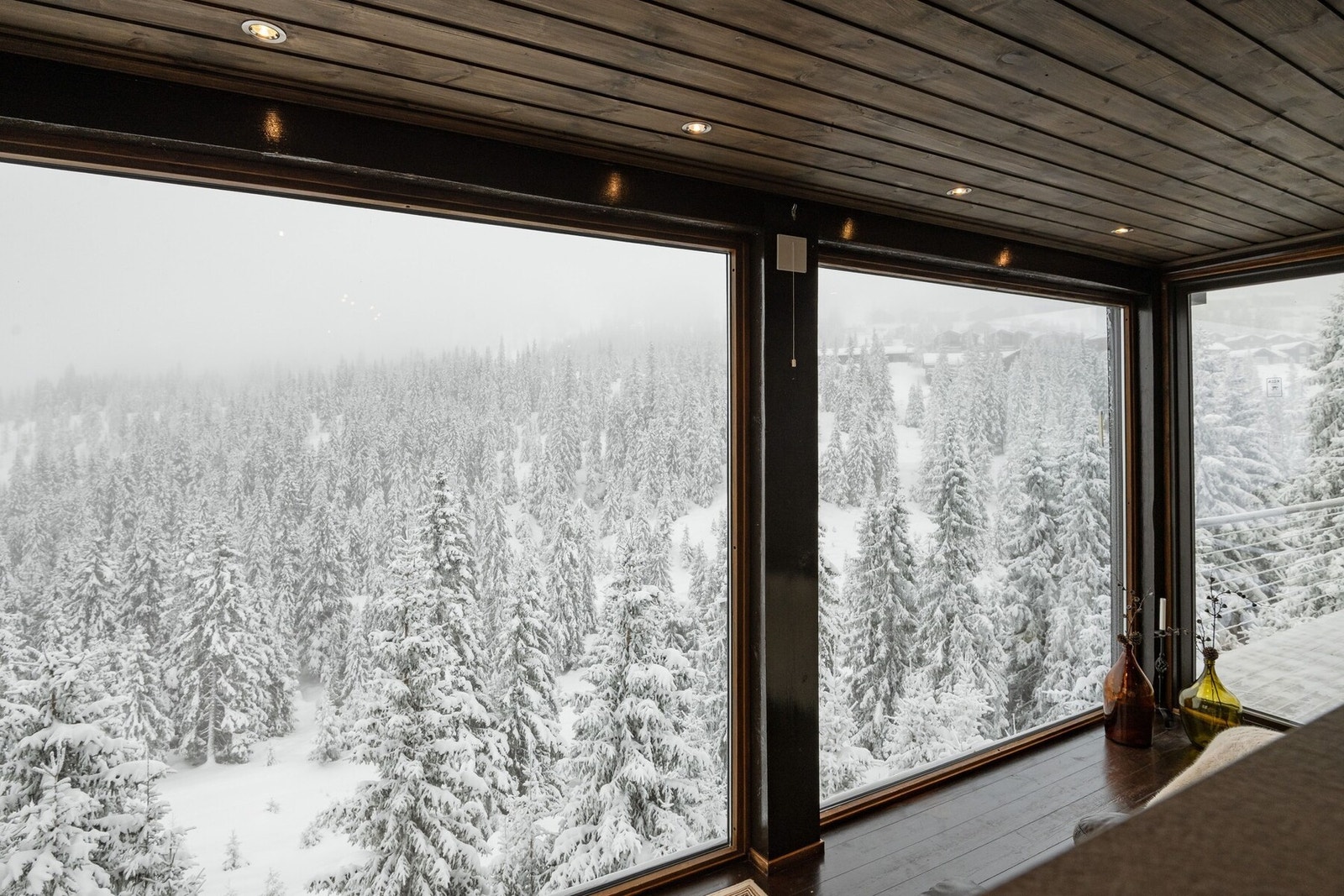 Hytta er gjennomført med vakre detaljer. Galleribilde