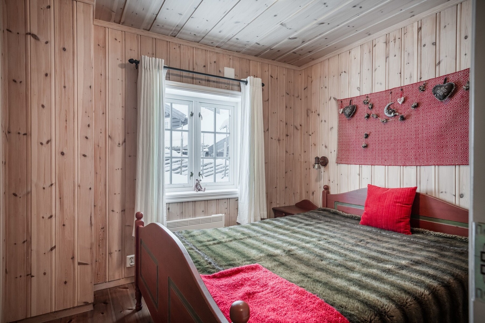 Underetasjen har også et soverom med god plass til dobbeltseng. Galleribilde