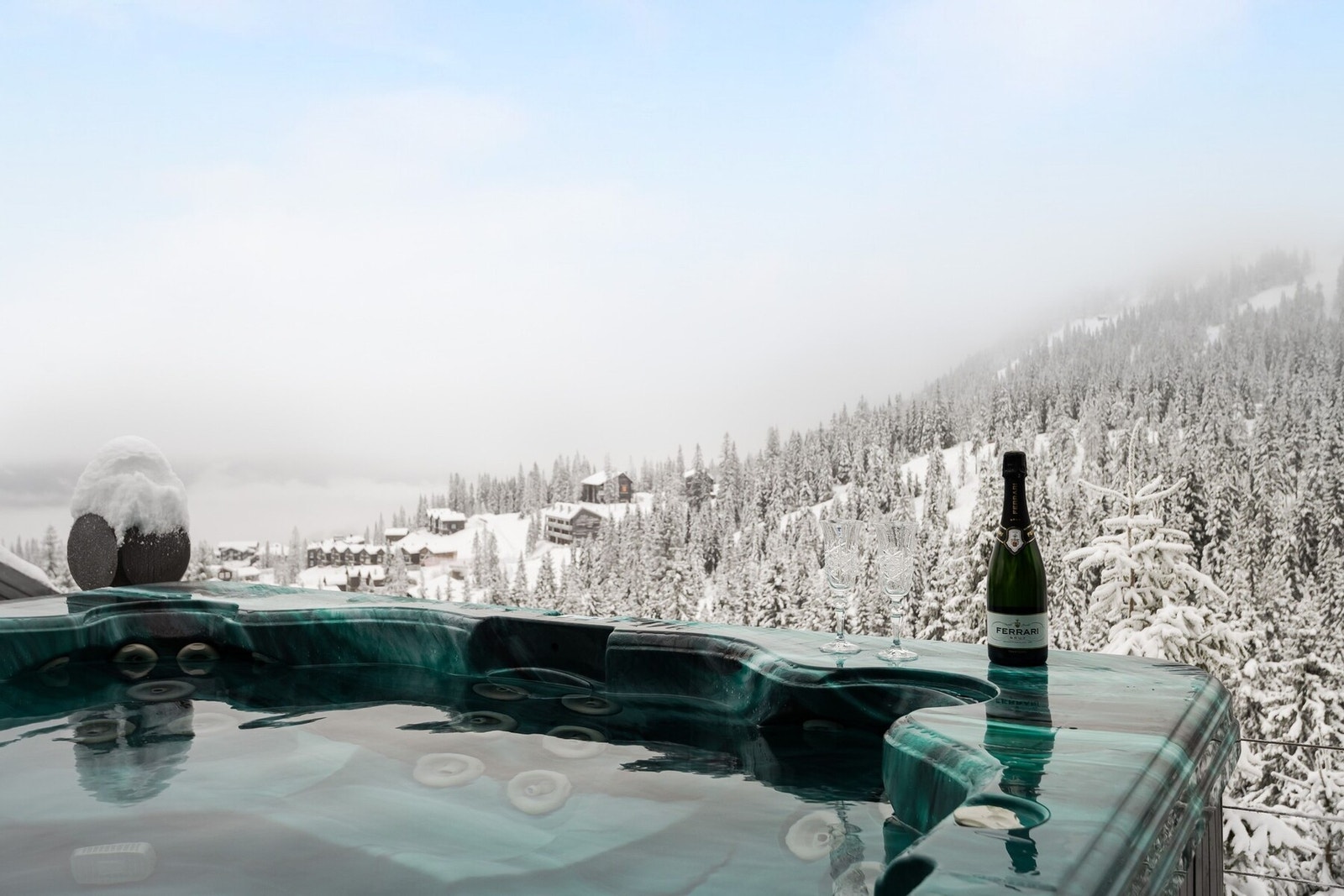 Her kan du nyte den spektakulære utsikten fra boblebadet. Galleribilde