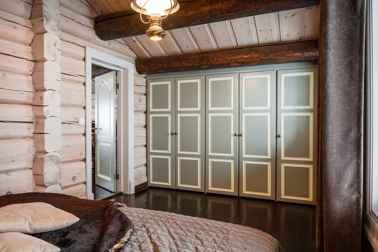 Det er rikelig med garderobeplass. Galleribilde