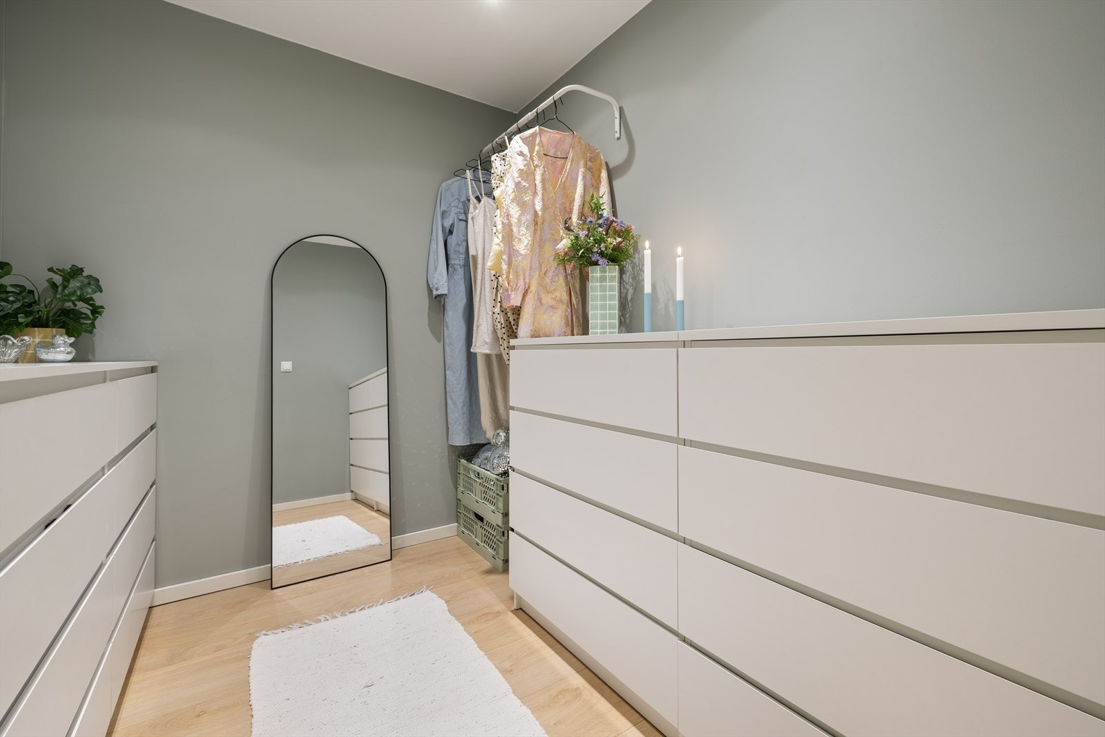 Ekstra rom, benyttes som kontor og walk-in garderobe. Galleribilde