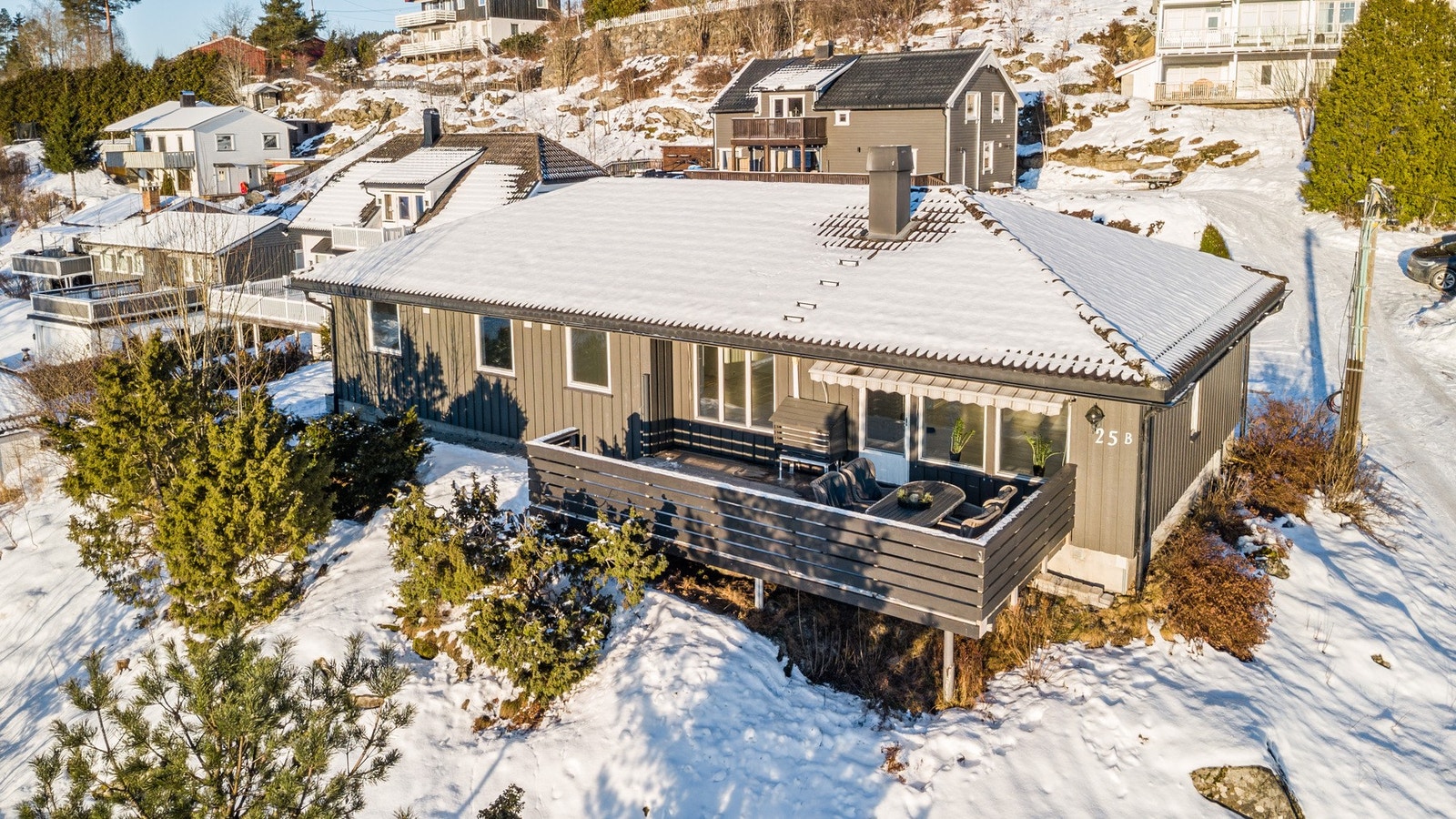 Boligen ligger fint til på et høydedrag Galleribilde