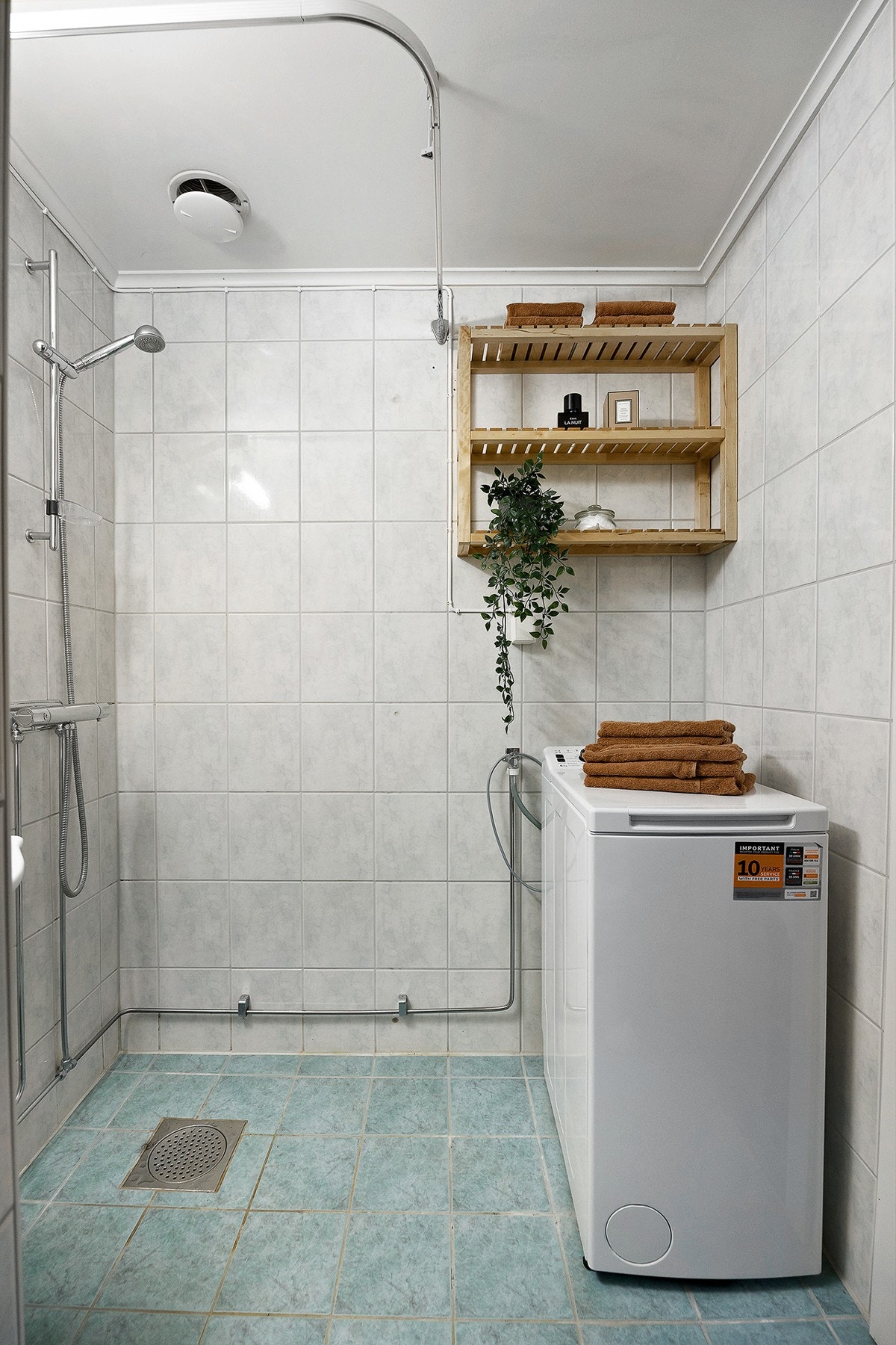 Opplegg for vaskemaskin på bad. Galleribilde