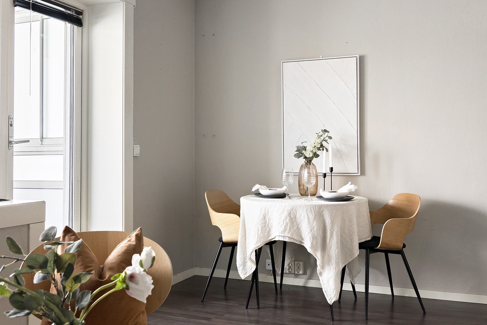 Naturlig plass til en koselig spisegruppe i stue. Galleribilde