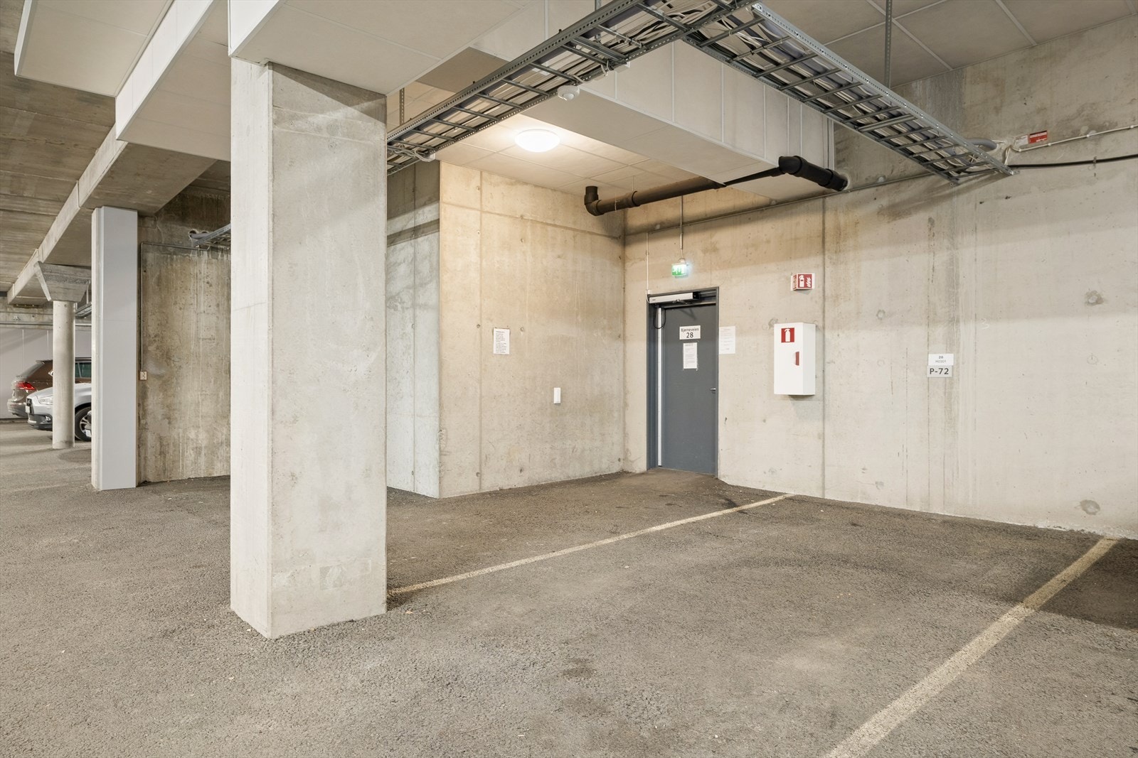 Parkeringsplass er lokalisert rett ved inngang til heisen Galleribilde