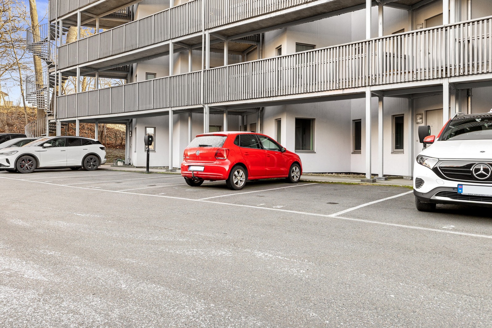 Det følger med en parkeringsplass med mulighet for installasjon av ladestolpe. Galleribilde