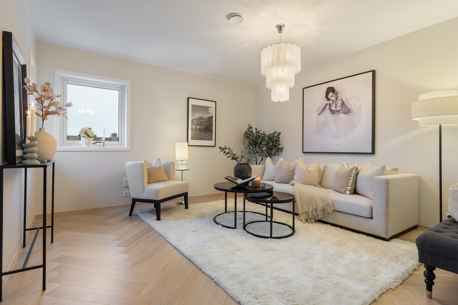 Alle overflater er slette og nymalte i 2025. Galleribilde