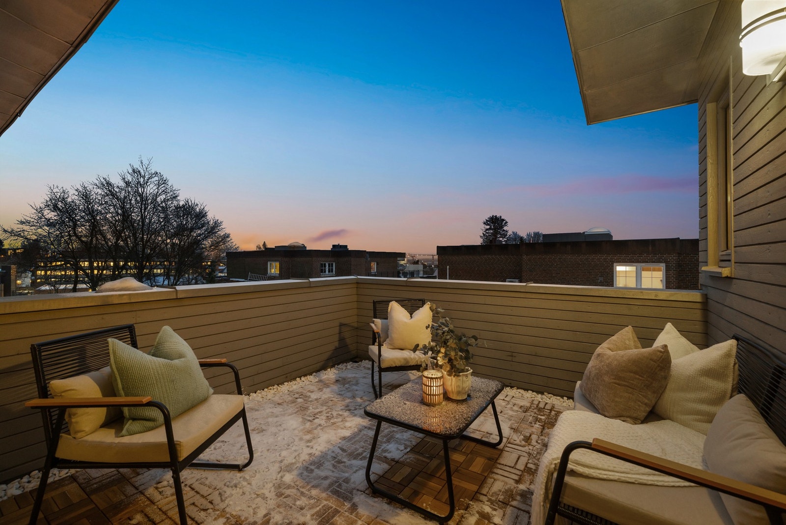 Kveldsfoto/vinter balkong. Galleribilde