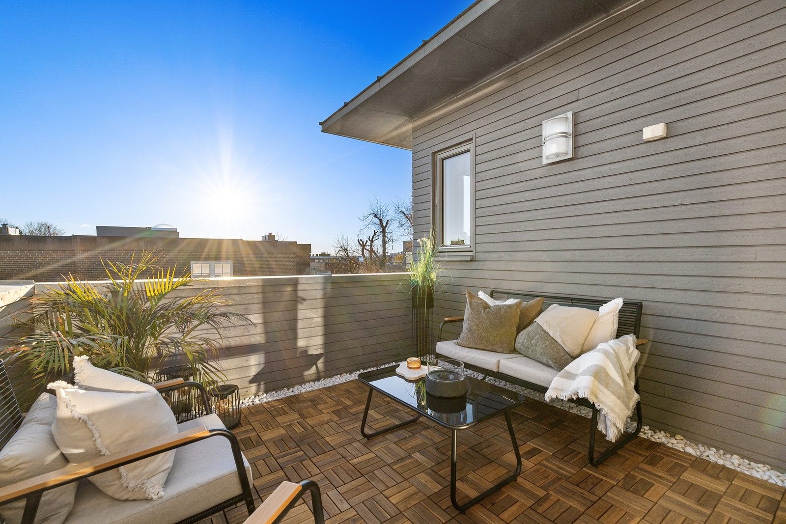 God plass til både sittegrupper, grill, spisebord mv. Galleribilde