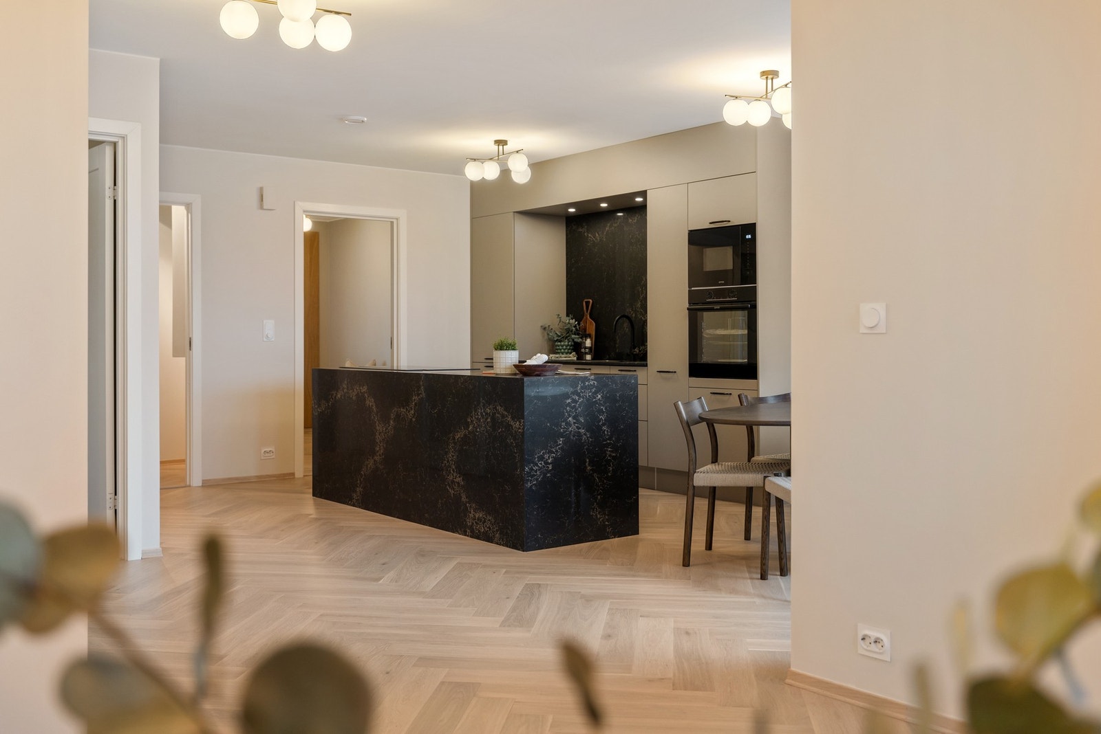 Oppgradert, skjult elektrisk anlegg. Ingen synlige kabler til takbelysning. Galleribilde