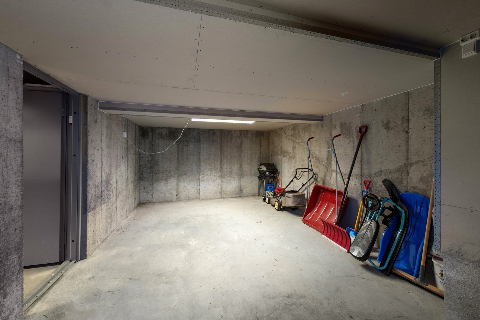 Garasje med plass til en bil. Galleribilde