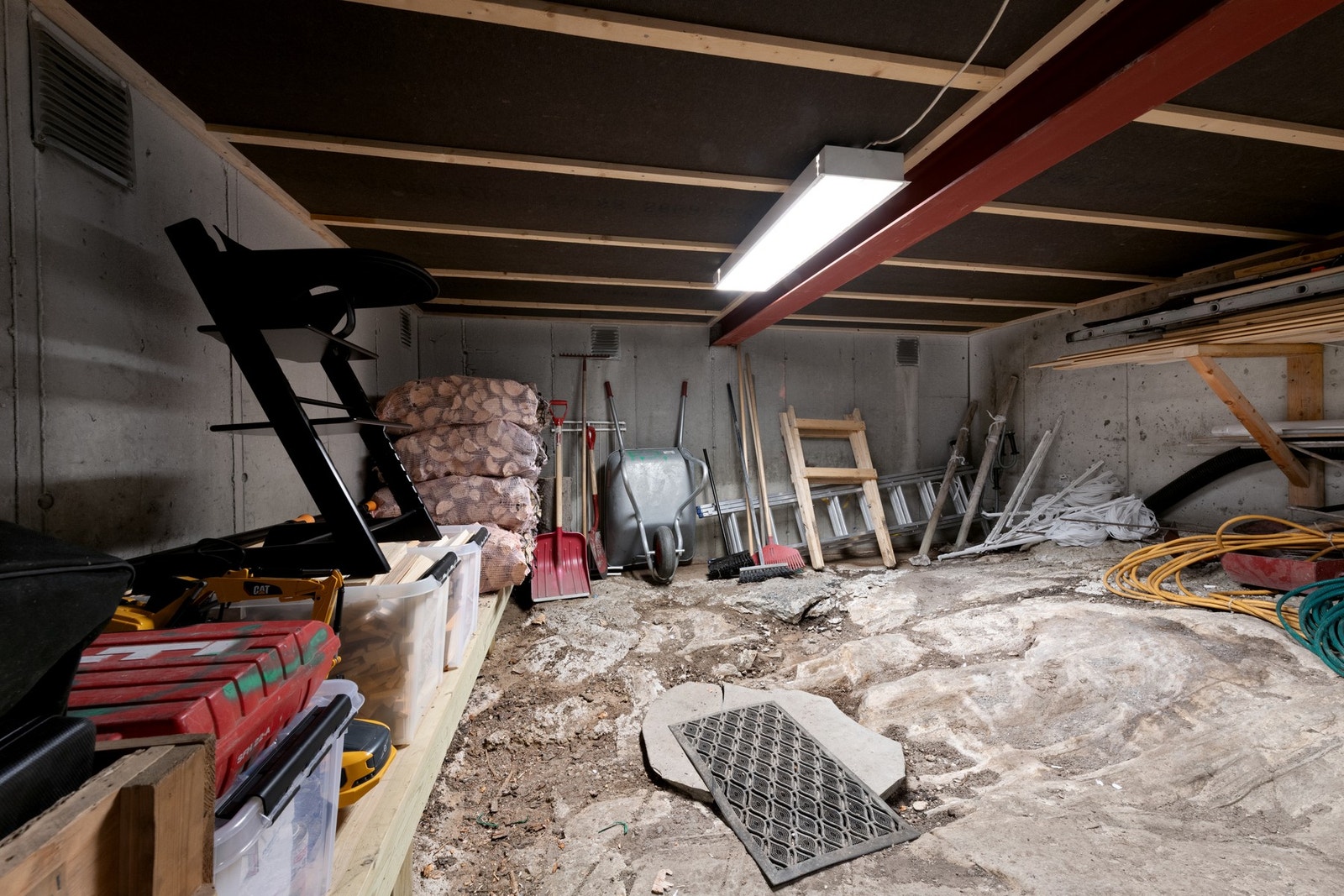 I kjelleren er det gode lagringsmuligheter. Galleribilde