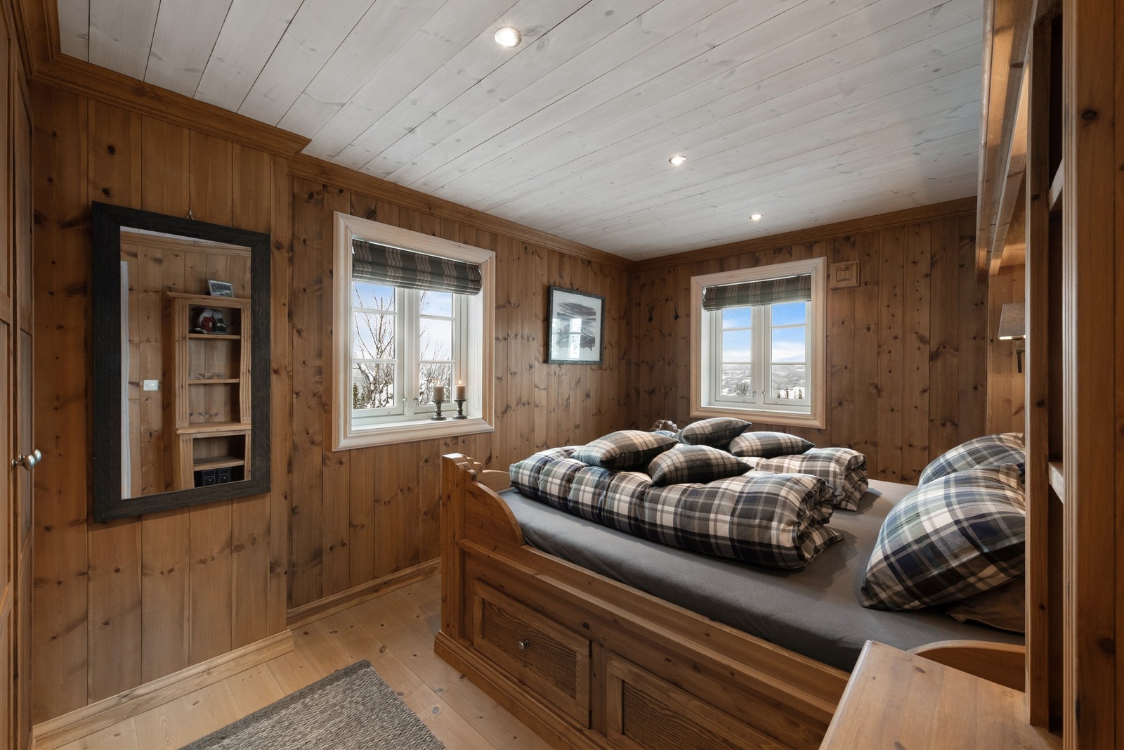 Soverommene har plassbygde senger med gjennomført stil. Galleribilde