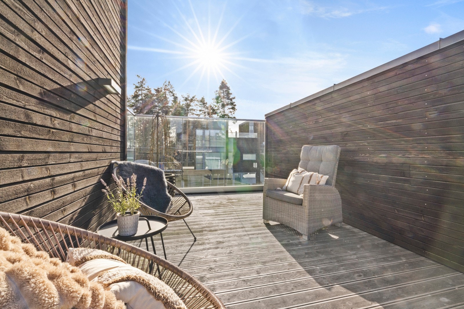 Med utgang fra gangen finner du en terrasse på 21,5 kvm Galleribilde