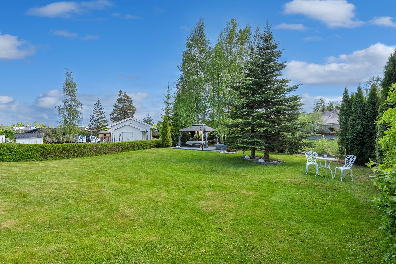 Beliggenheten er familievennlig med kort gangavstand til Blomhaug skole og Vardal ungdomsskole. Galleribilde