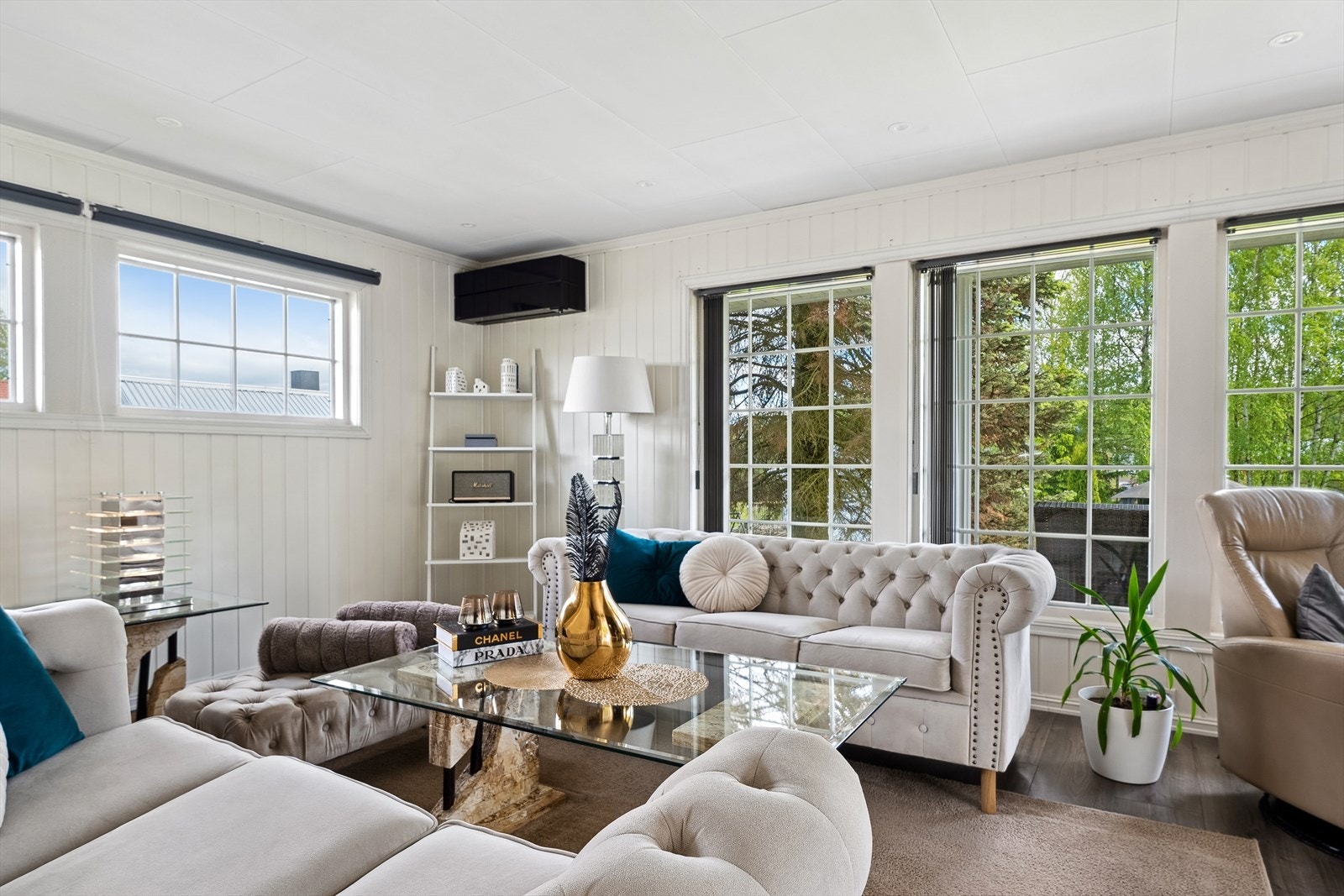 En luft-til-luft varmepumpe fra 2021 sørger for effektiv og komfortabel oppvarming. Galleribilde