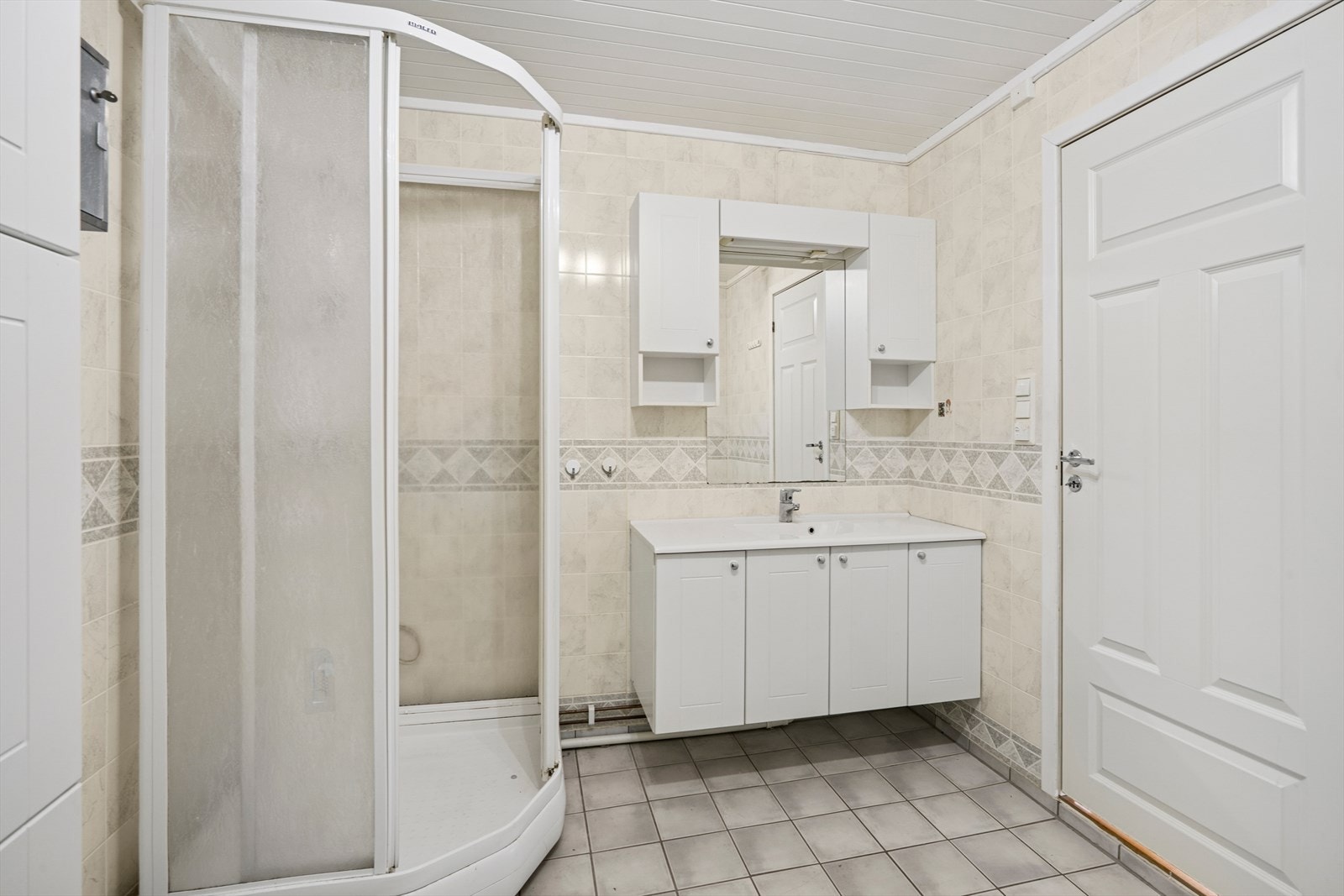 Innredningen er holdt i lys og enkel stil. Galleribilde