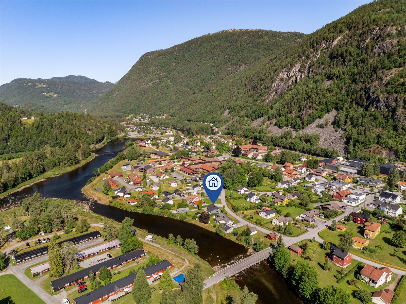 Dalen ligger i hjertet av Telemark, i den øvre del av Telemarkskanalen. Her er det attraksjoner og aktiviteter for hele familien. Galleribilde