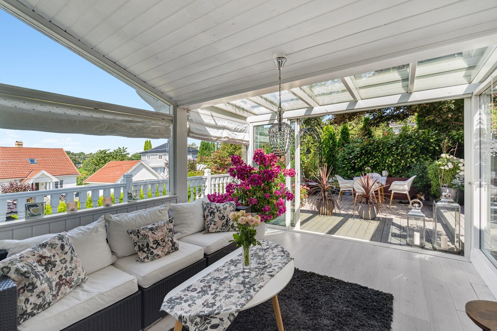 Utestuen forlenger sommeren og er et hyggelig oppholdssted. Galleribilde