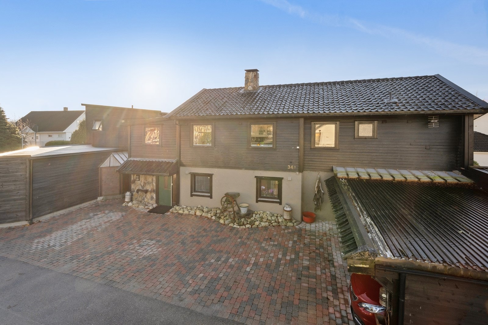 En stor enebolig over to plan i et familievennlig og attraktivt område på Lura i Sandnes. Galleribilde