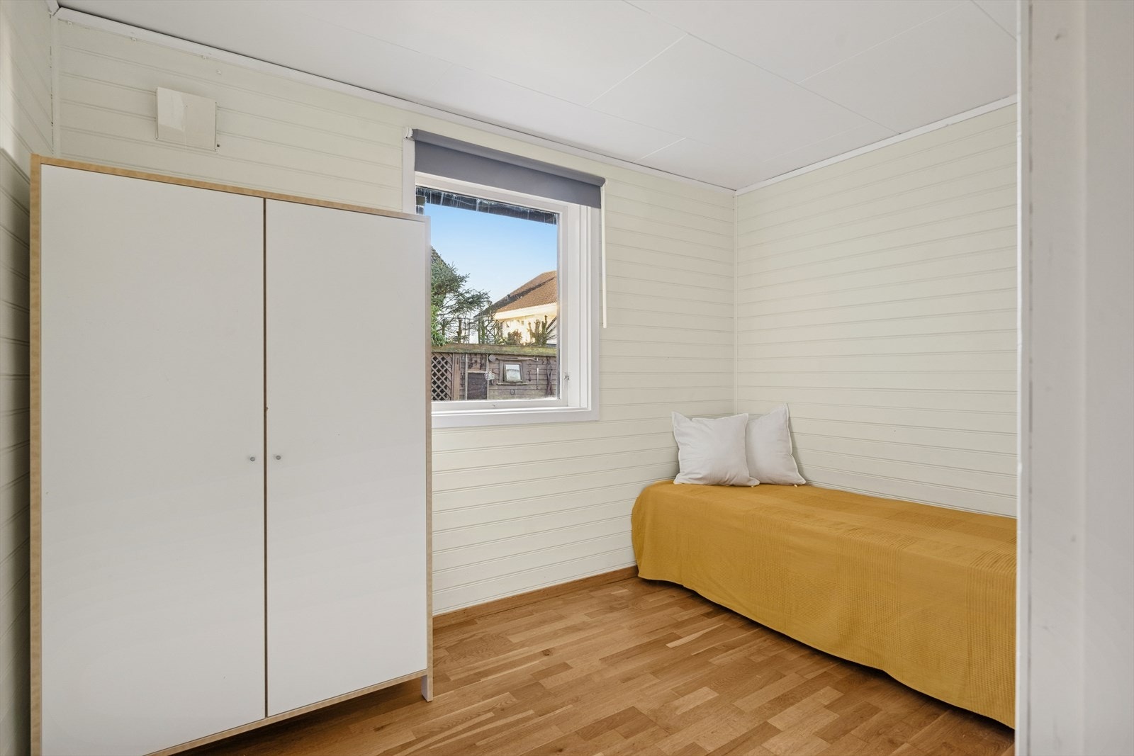 Boligen har en familievennlig planløsning med hele fem soverom. Galleribilde