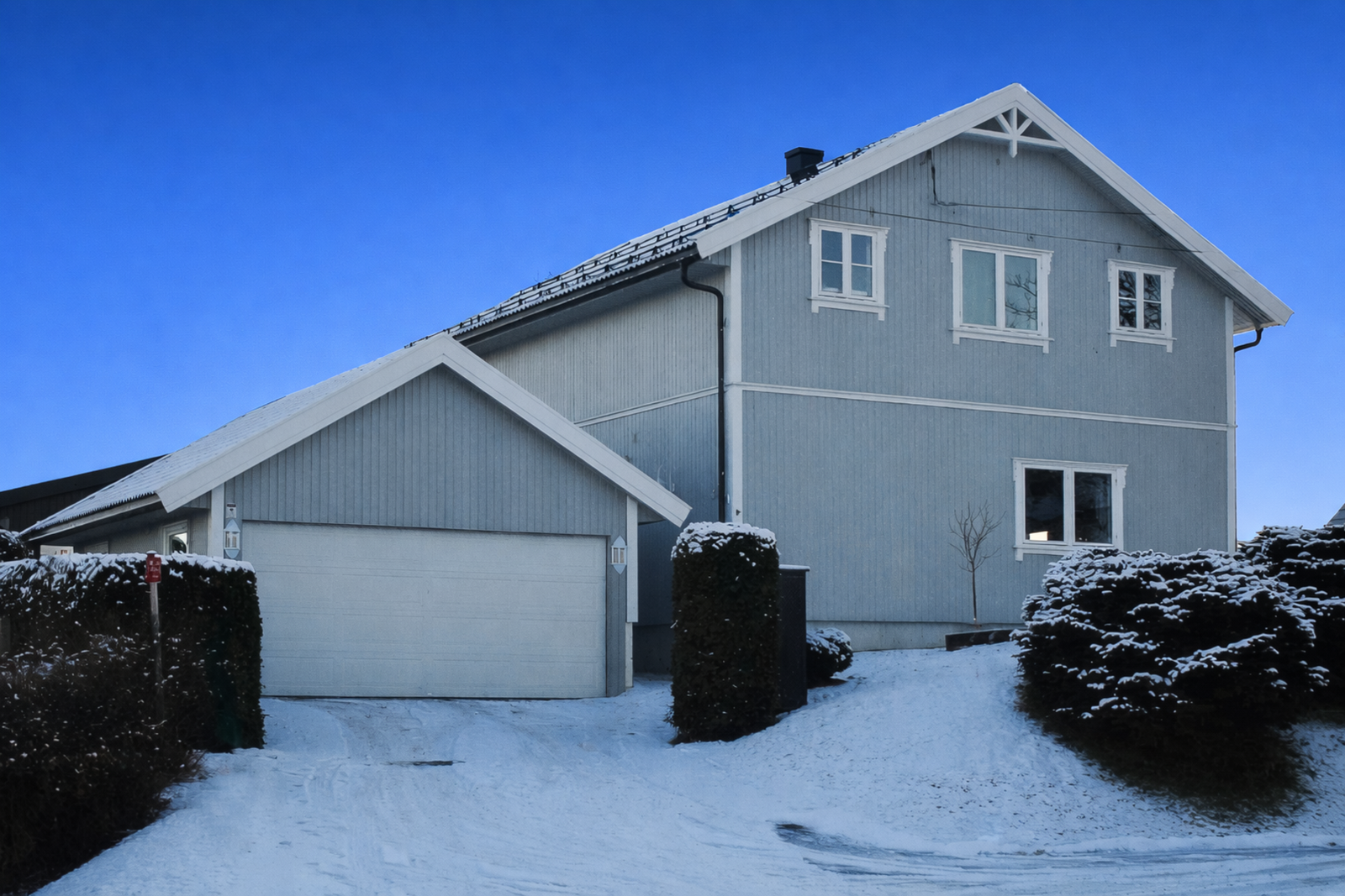 Fasade sett fra innkjøring. Galleribilde