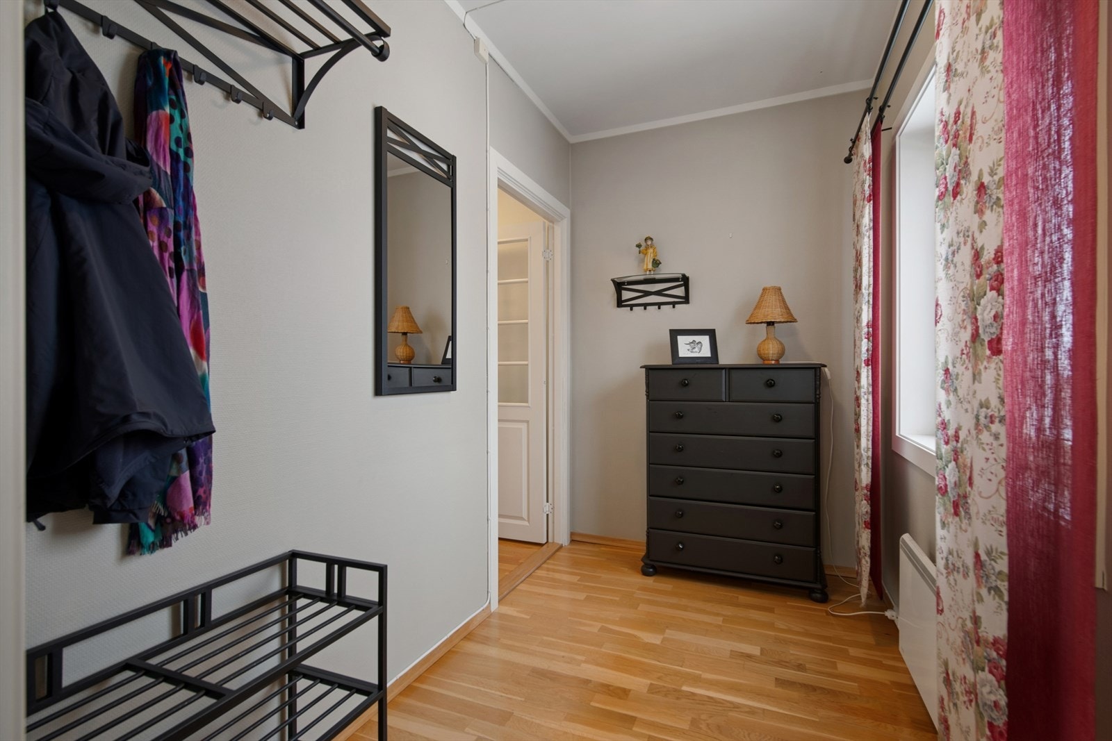 Leiligheten ligger i byggets andre etasje. Galleribilde