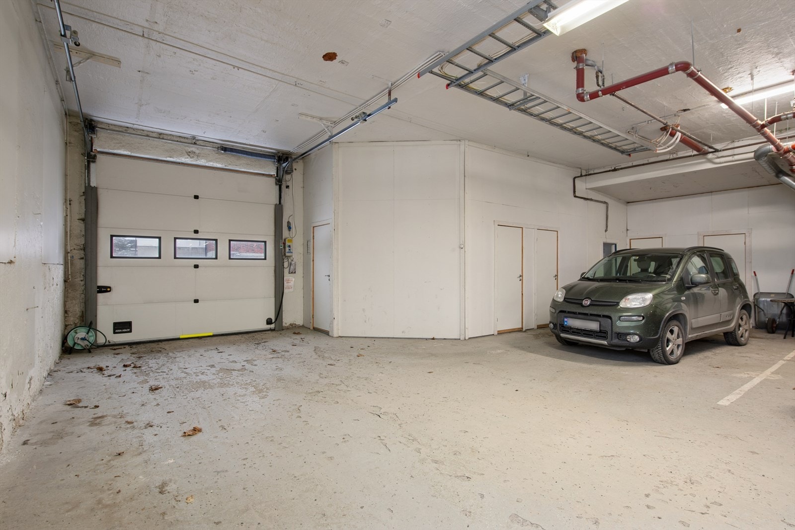 Egen parkeringsplass i felles parkeringskjeller. Galleribilde