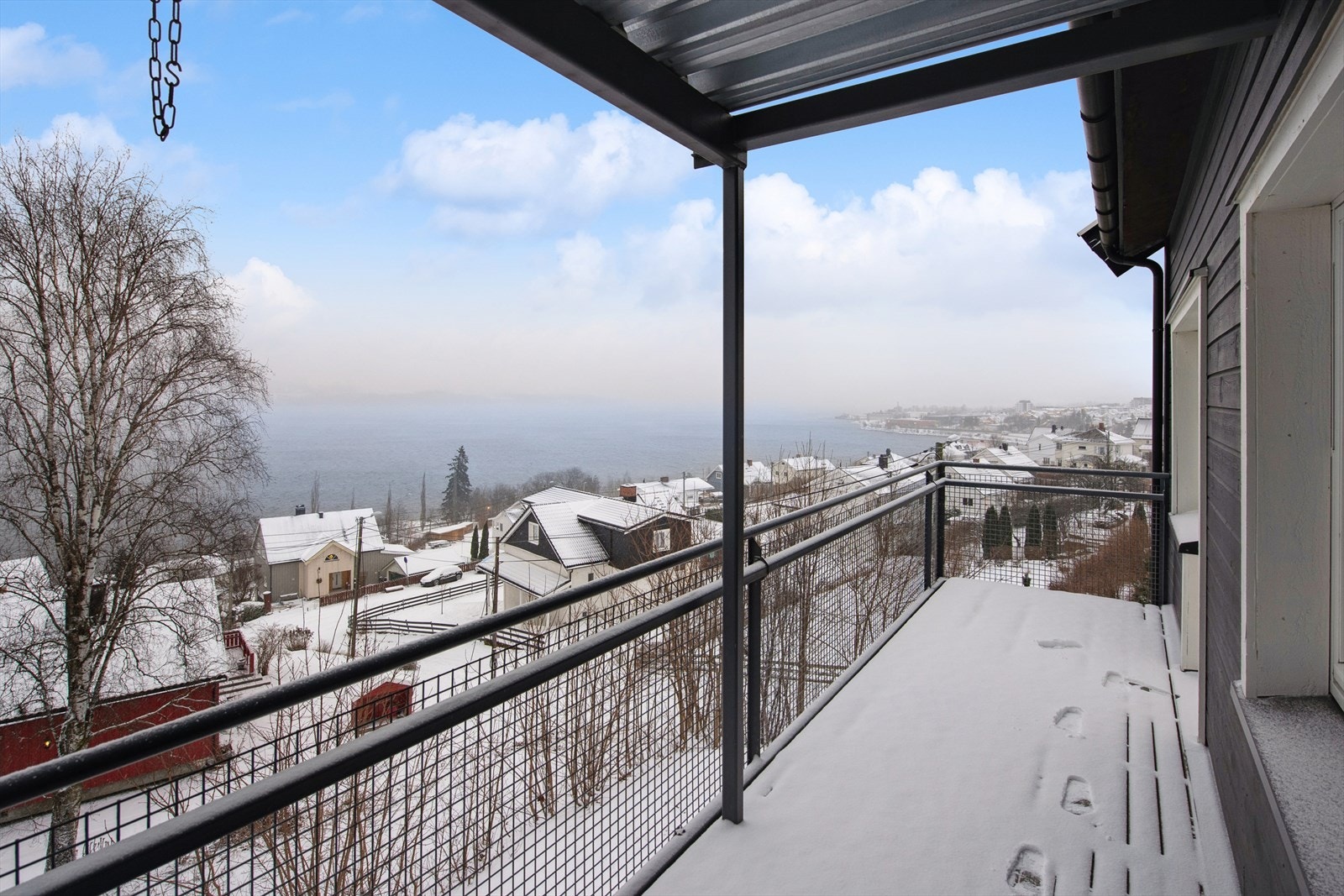 Balkongen på 10 kvm gir gode muligheter for å nyte godværsdagene. Galleribilde