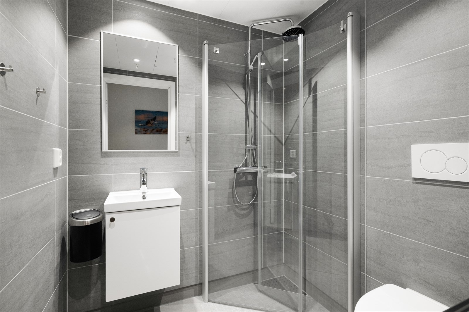 Flott, helfliset bad med varme i gulv. Galleribilde