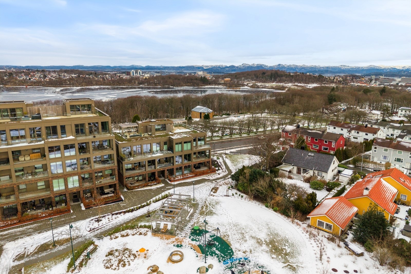 Et utgangspunkt for en flott hverdag. Her går du rett inni regionens beste turområder som Ullandhaug og Sørmarka, Mosvannet og Stokkavannet eller kanskje ta en svømmetur på Nye gamlingen et steinkast unna. Galleribilde